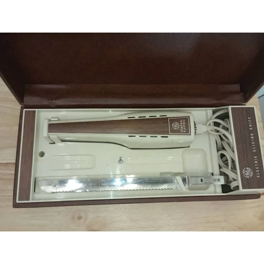 Vintage general electric, G.E electric carving knife in case. Tested, works